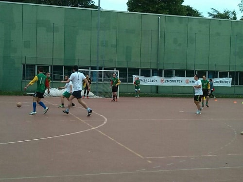 Stella Rossa Venezia e Ragamafa 99 un calcio alla guerra foto